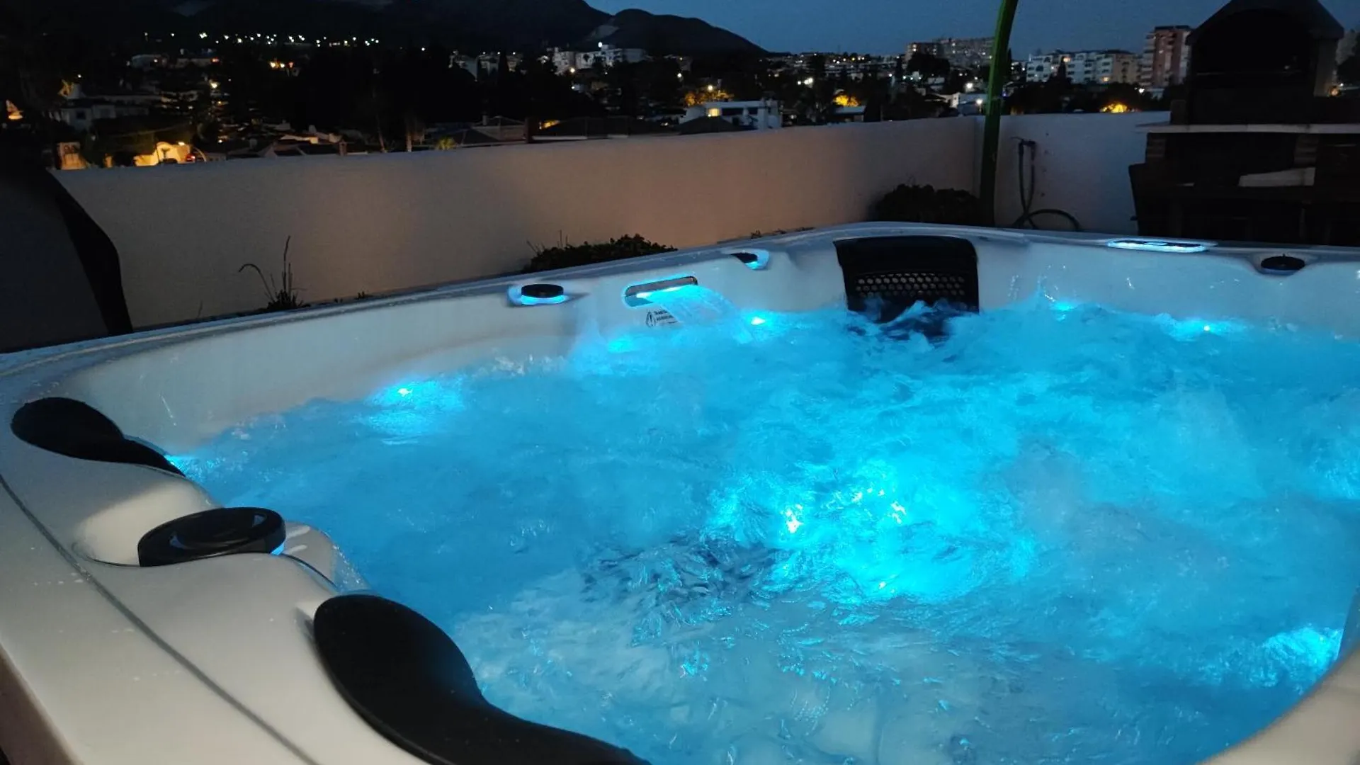 Apartmán Isla De Benalmadena 1, Jacuzzi, 80M From The Sea, Ac, Bbq, Private Parking, Big Terrace 0*,  Španělsko
