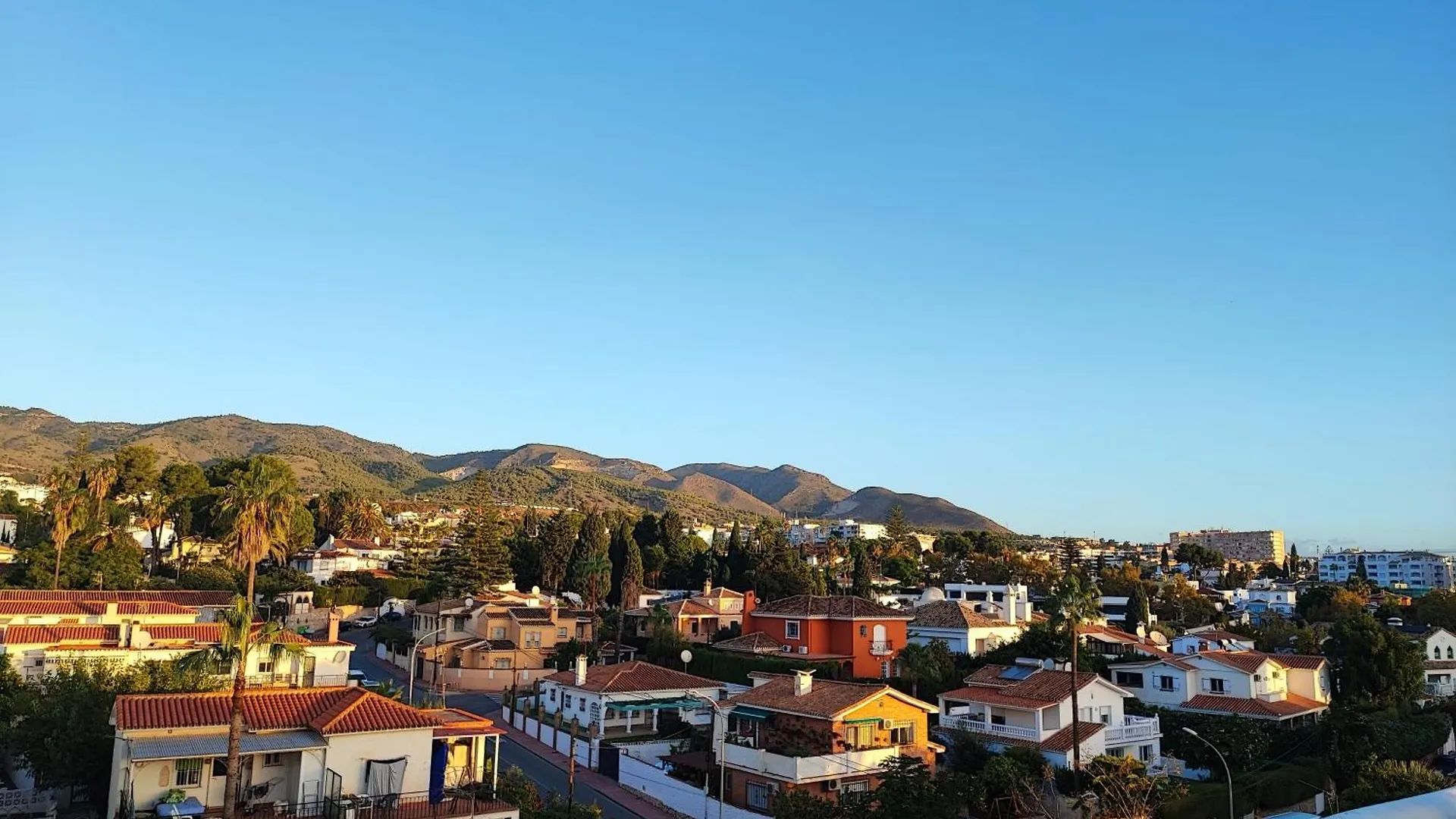 Isla De Benalmadena 1, Jacuzzi, 80M From The Sea, Ac, Bbq, Private Parking, Big Terrace Apartamento